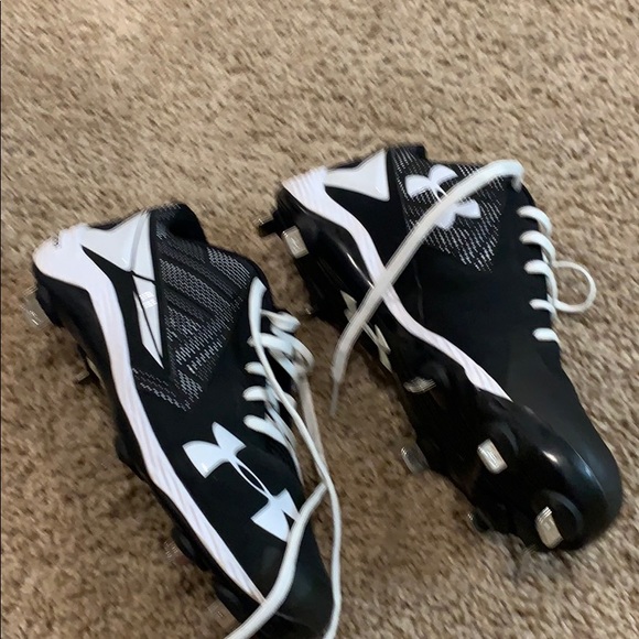 Under Armour baseball cleats - Picture 2 of 4